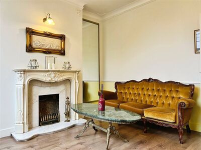 Albany Terrace, 2 bedroom  Flat to rent, £1,600 pcm