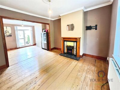 3 bedroom Mid Terrace House to rent