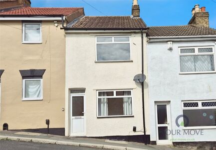 3 bedroom Mid Terrace House for sale
