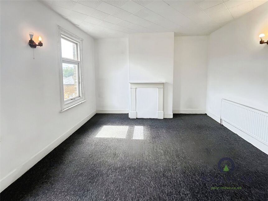 Main image of 3 bedroom Mid Terrace House to rent, Luton Road, Chatham, Kent, ME4