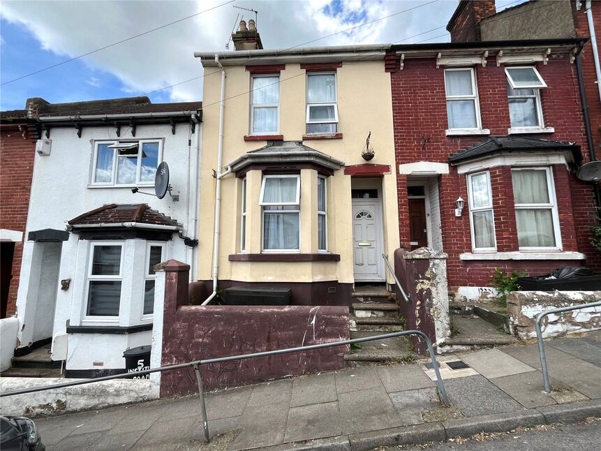 Main image of 3 bedroom Mid Terrace House for sale, Institute Road, Chatham, Kent, ME4