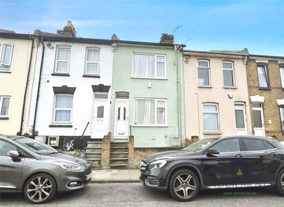 3 bedroom Mid Terrace House to rent
