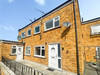 Main Road, 2 bedroom Flat to rent, &pound;1,200 pcm