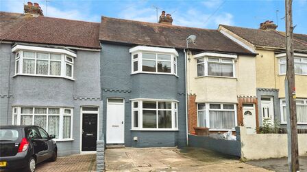 3 bedroom Mid Terrace House for sale