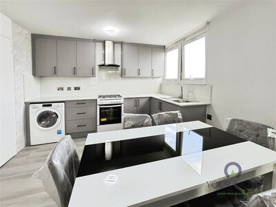 Bryant Street, 2 bedroom  Flat to rent, £1,300 pcm