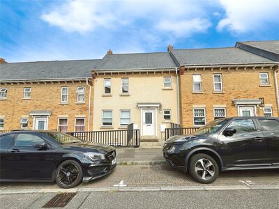 4 bedroom Mid Terrace House to rent