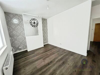 3 bedroom Mid Terrace House to rent