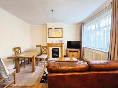 1 bedroom Mid Terrace House to rent