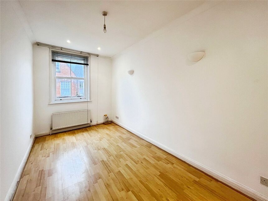 Main image of 1 bedroom  Flat to rent, High Street, Chatham, Kent, ME4