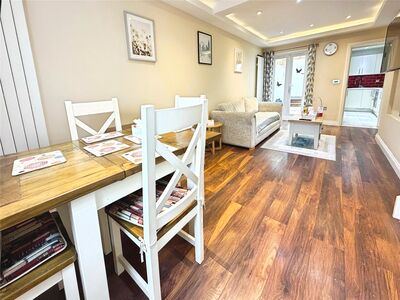 Luton Road, 3 bedroom Mid Terrace House to rent, £1,400 pcm