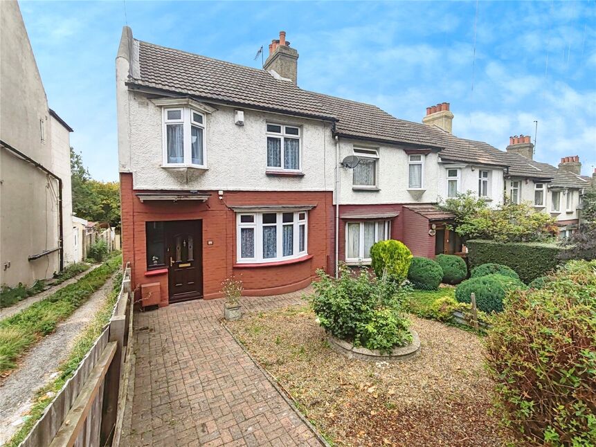 Main image of 3 bedroom End Terrace House for sale, Maidstone Road, Chatham, Kent, ME4