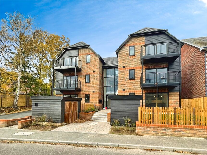 Main image of 2 bedroom  Flat to rent, Upnor Road, Upnor, Kent, ME2