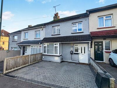 3 bedroom Mid Terrace House for sale