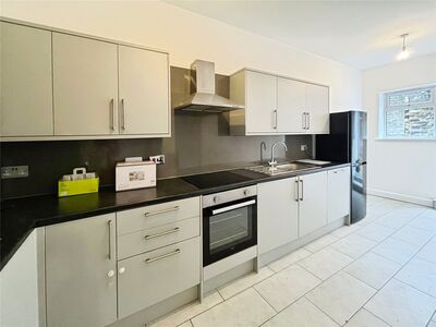 Luton Road, 3 bedroom Detached House to rent, £1,500 pcm