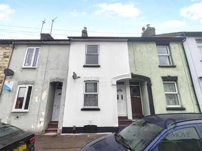 3 bedroom Mid Terrace House for sale