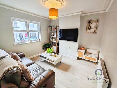 2 bedroom Mid Terrace House for sale