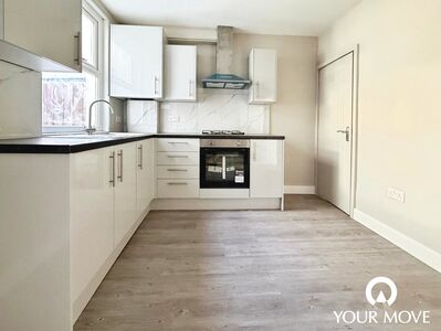 3 bedroom Mid Terrace House to rent