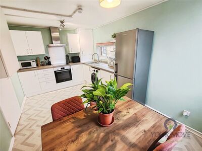 2 bedroom Flat for sale