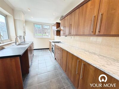 Beaconsfield Road, 3 bedroom Mid Terrace House to rent, &pound;1,350 pcm