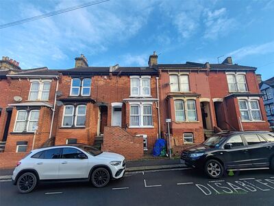 3 bedroom Mid Terrace House for sale