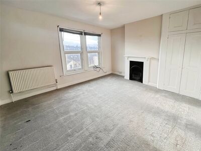 2 bedroom Mid Terrace House to rent