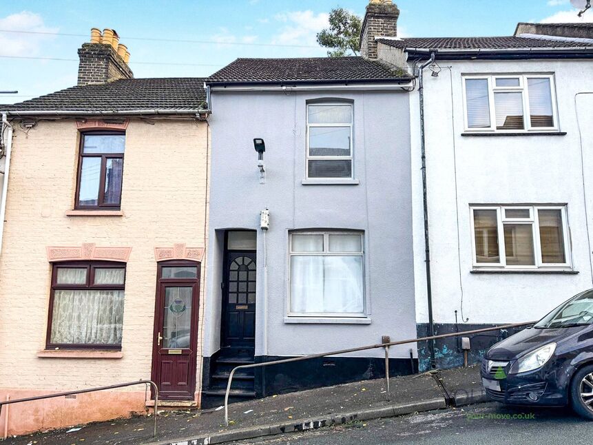 Main image of 3 bedroom Mid Terrace House to rent, Gordon Road, Chatham, Kent, ME4