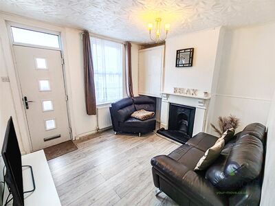 2 bedroom Mid Terrace House for sale