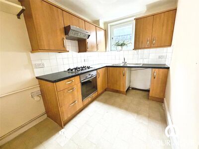 3 bedroom Mid Terrace House to rent