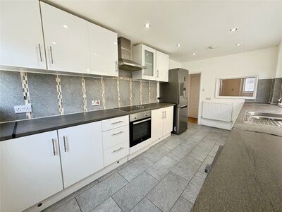 Glencoe Road, 3 bedroom Mid Terrace House to rent, &pound;1,450 pcm