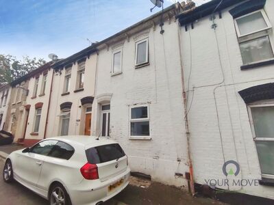 3 bedroom Mid Terrace House for sale