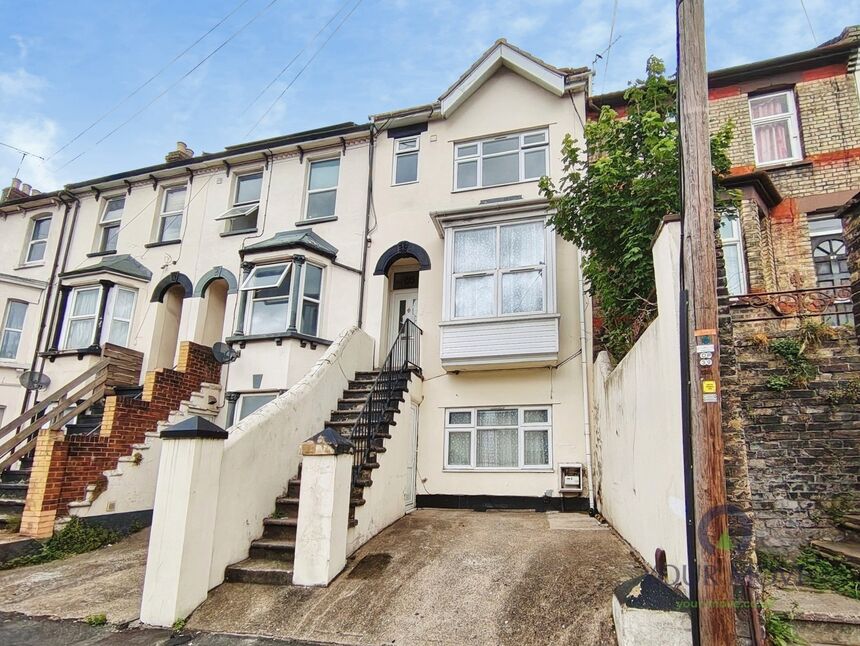 5 bedroom Mid Terrace House for sale