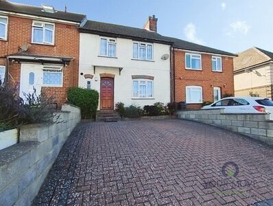 3 bedroom Mid Terrace House for sale