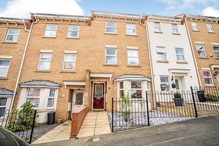Diana Road, 4 bedroom Mid Terrace House to rent, &pound;1,900 pcm