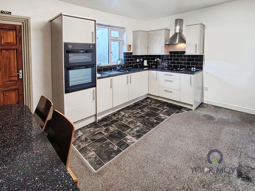 Kitchen / Breakfast Room