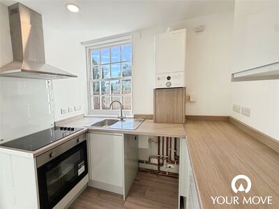 Old Road, 2 bedroom Flat to rent, &pound;1,200 pcm