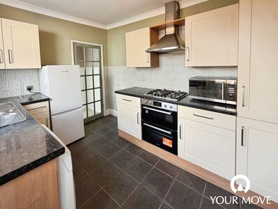 3 bedroom Mid Terrace House to rent