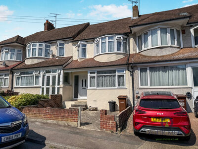 Boundary Road, 3 bedroom Mid Terrace House for sale, &pound;300,000