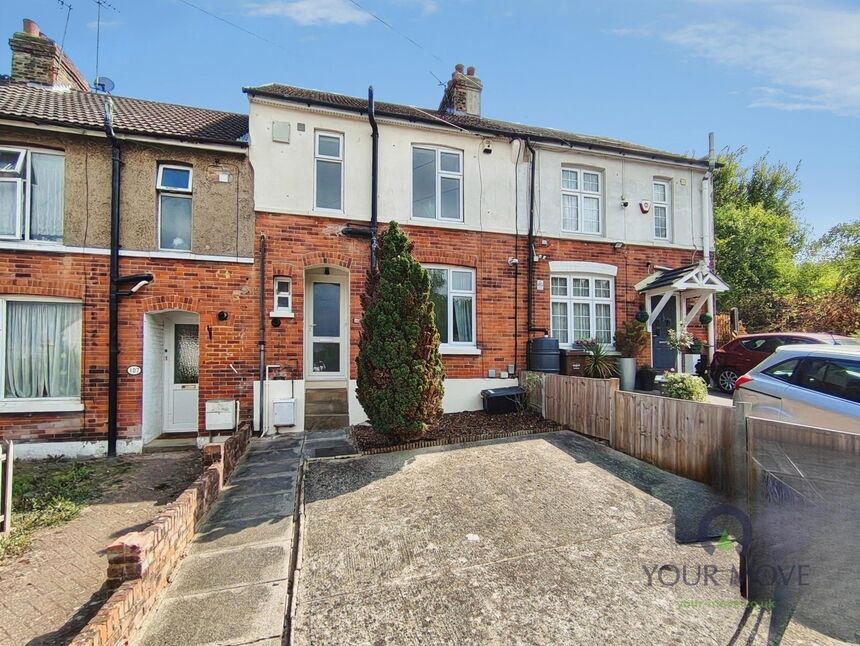 3 bedroom Mid Terrace House for sale