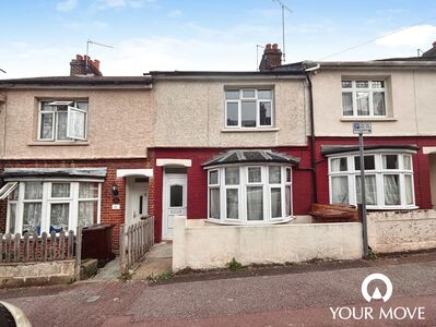 4 bedroom Mid Terrace House to rent