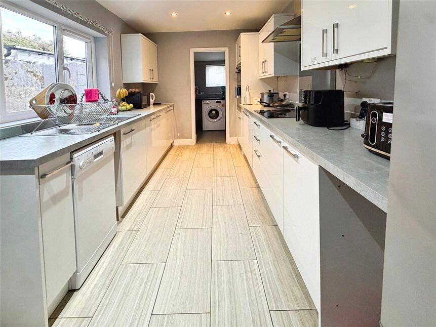 Main image of 3 bedroom Mid Terrace House to rent, Beaconsfield Road, Chatham, Kent, ME4