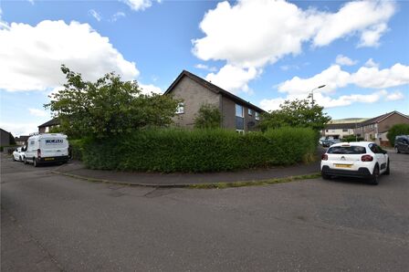 Doon Road, 2 bedroom Flat to rent, &pound;850 pcm
