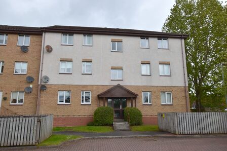 Lees Court, 2 bedroom  Flat to rent, £725 pcm