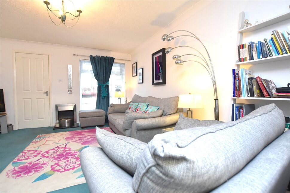 Semi Detached House for sale, Springholm Drive, Airdrie, ML6 £130,000