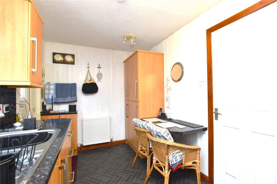 Semi Detached House for sale, Springholm Drive, Airdrie, ML6 £130,000