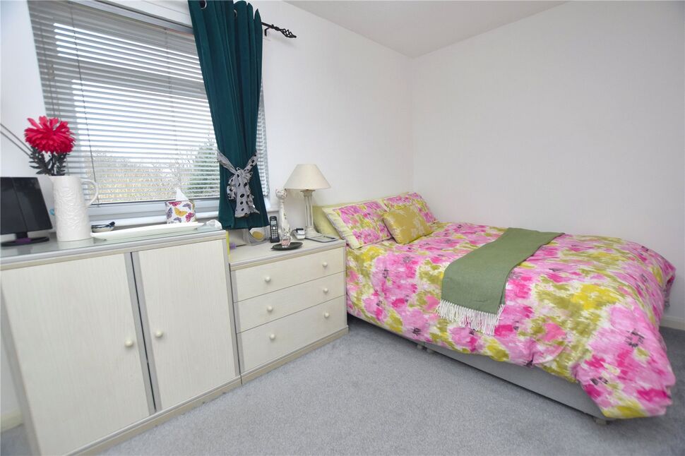 Semi Detached House for sale, Springholm Drive, Airdrie, ML6 £130,000