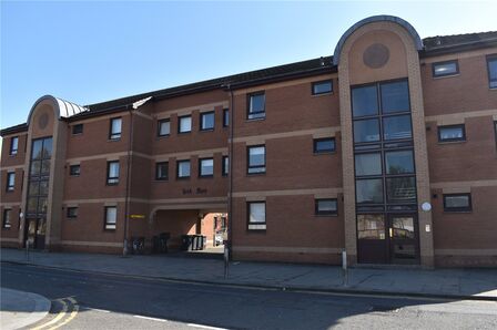 York Place, 2 bedroom  Flat for sale, £90,000