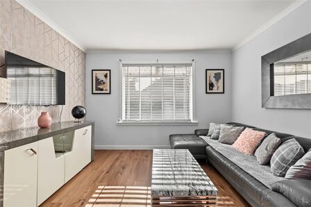 School Street, 2 bedroom Flat for sale, &pound;95,000