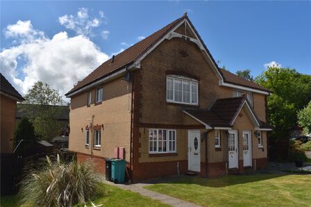 Fairhaven Avenue, 2 bedroom  Flat for sale, £85,000