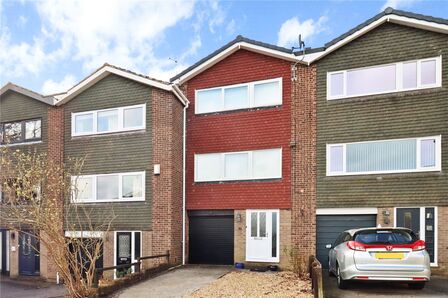 3 bedroom Mid Terrace House to rent