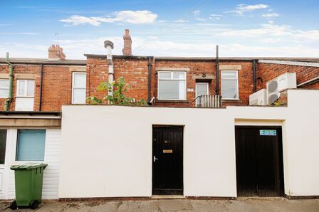 Main Street, 3 bedroom  Flat to rent, £650 pcm